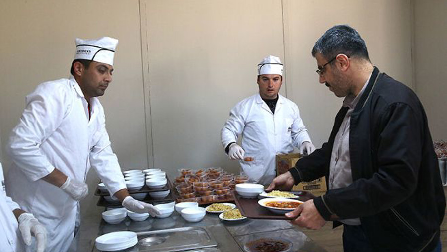 Antakya Belediyesinden Millet Lokantası, 4 çeşit yemek 80 TL