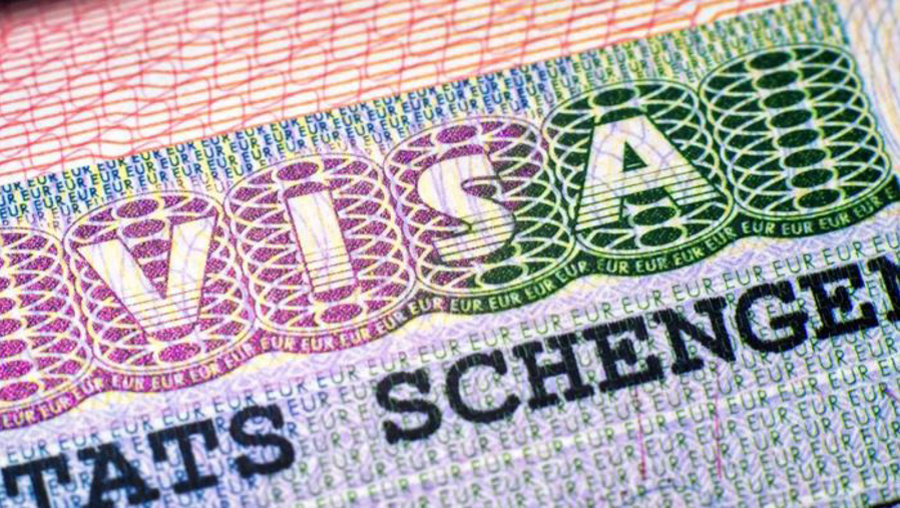 AP'den Türklerin Schengen vizesind 'kapasite artırma' çağrısı