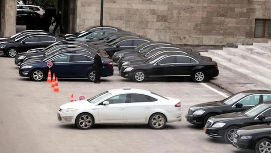 Tasarruf, makam aracı saltanatını teğet geçti