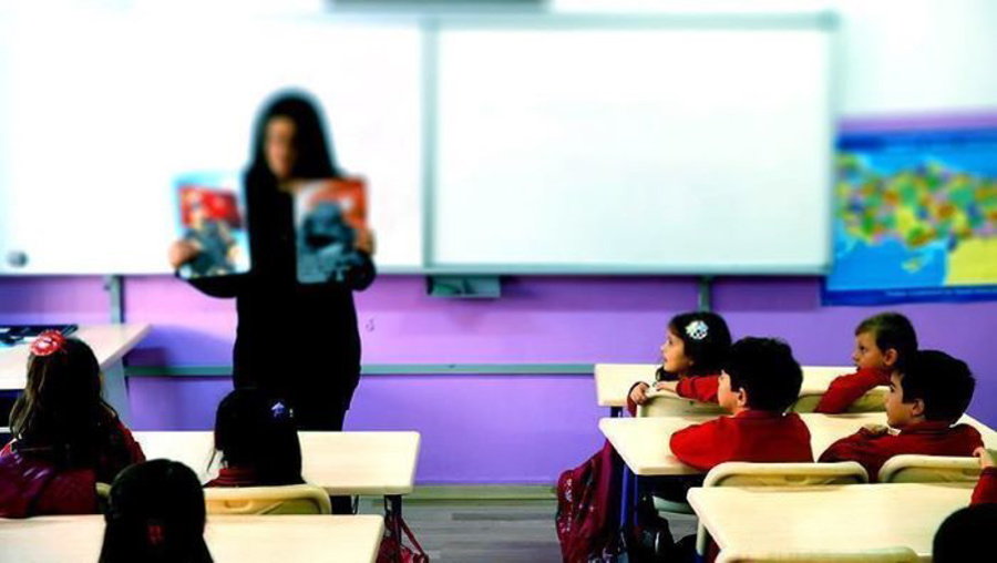 'Öğretmen Sınıfa adımını atar atmaz, öğrettiği dili konuşmalı'