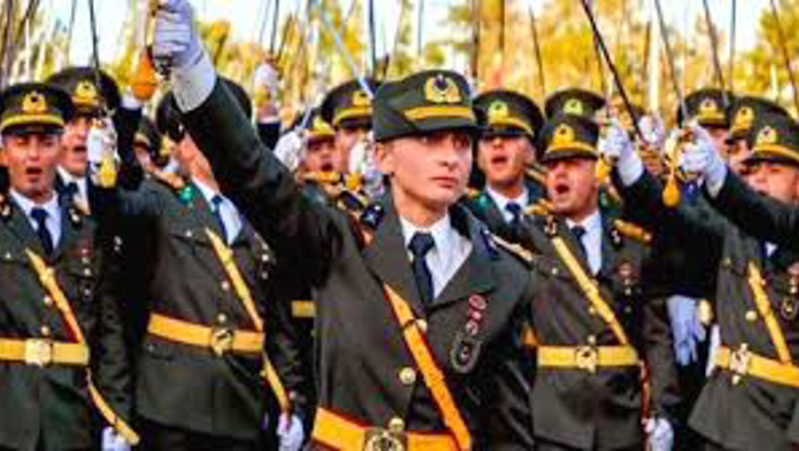 İhraç edilen Ebru teğmen işsiz!