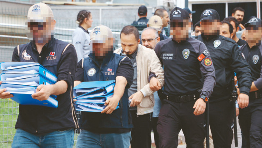 FETÖ'cülerin cam sileceği ve su saatinde para transferi