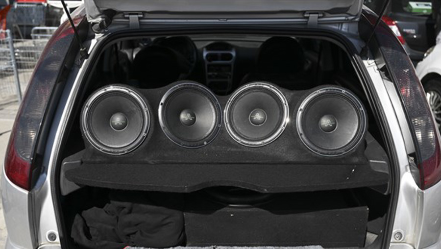 Yeni yasa oto ses sistemi sektörünü vurdu