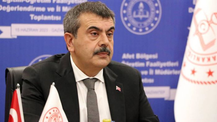 Bakan Tekin beyaz önlük kullanımına ilişkin değerlendirmelerde bulundu