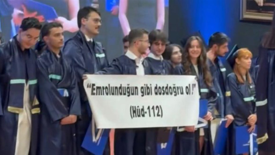 'Ayetli pankartın' kapatılmasına ilişkin üniversiteden açıklama