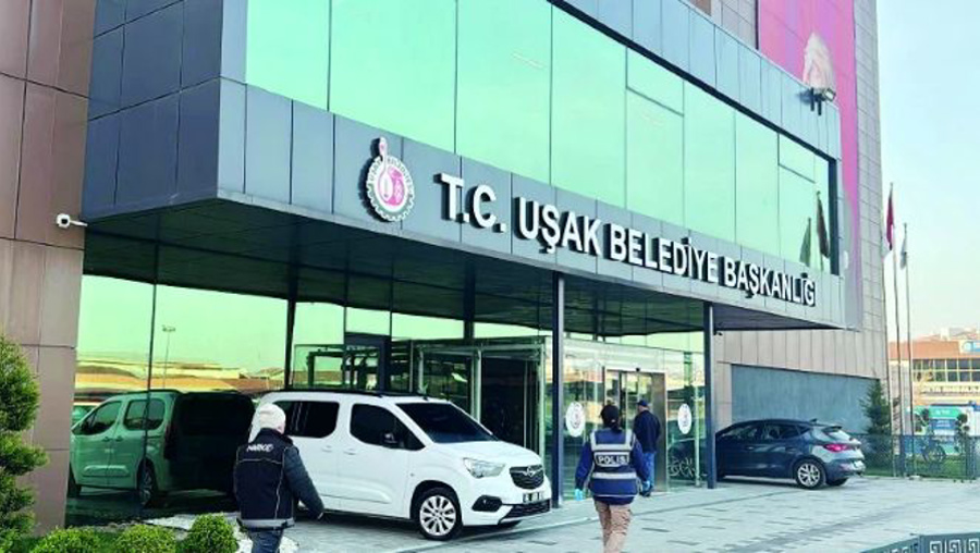 Bar şefi ve bar servis elemanlarının maaşını da devlete ödetmiş!