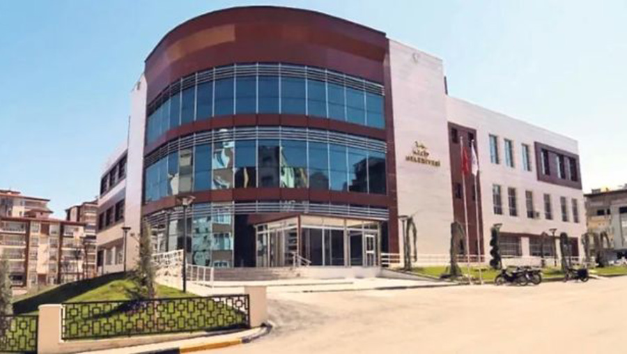 Belediye başkanı nepotizmde sınır tanımadı!