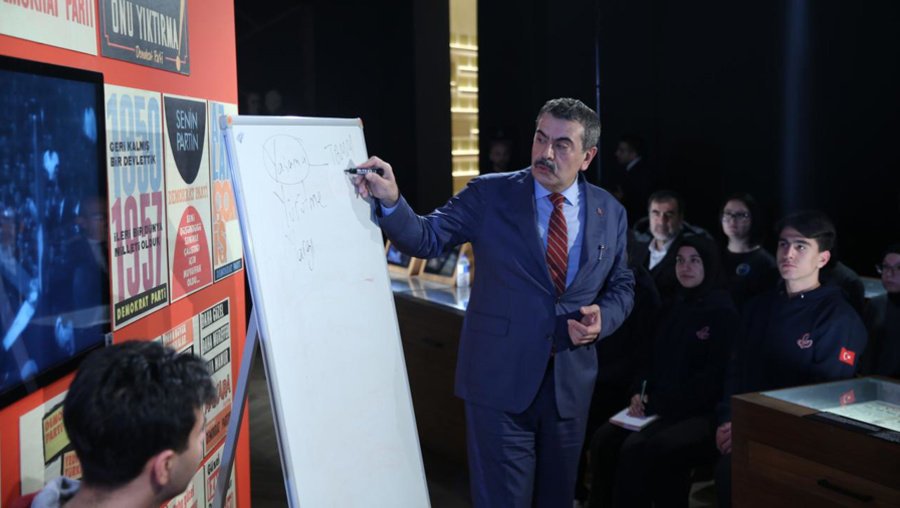 Bakan Tekin: Okullarda Cuma Mescidi açılması öğrenci güvenliği için
