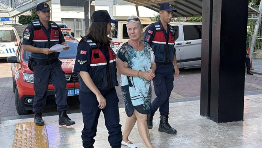 Haşema giyen çocuğun havuza alınmadığı iddiasında tutuklama