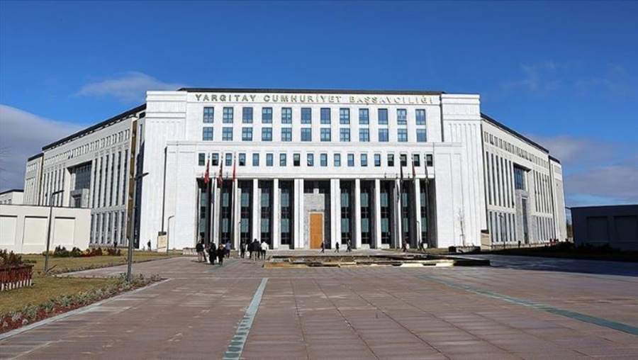 Şaka için akadaşlarının fotosunu durağa yapıştıranlara hapis cezası