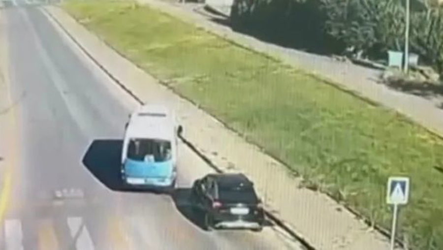 Savcı ile minibüs şoförü trafikte tartıştı