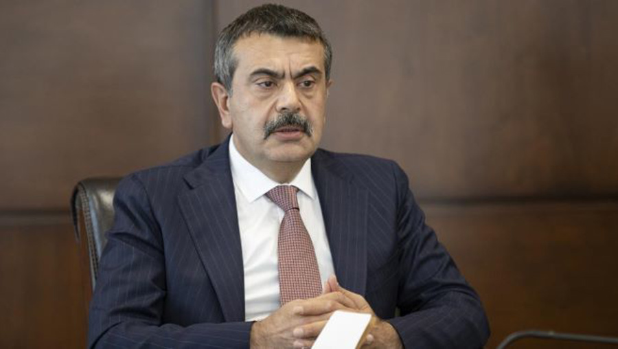 Bakan Tekin'den velilere çağrı: Çocukların kiminle yazıştığı takip edilmeli