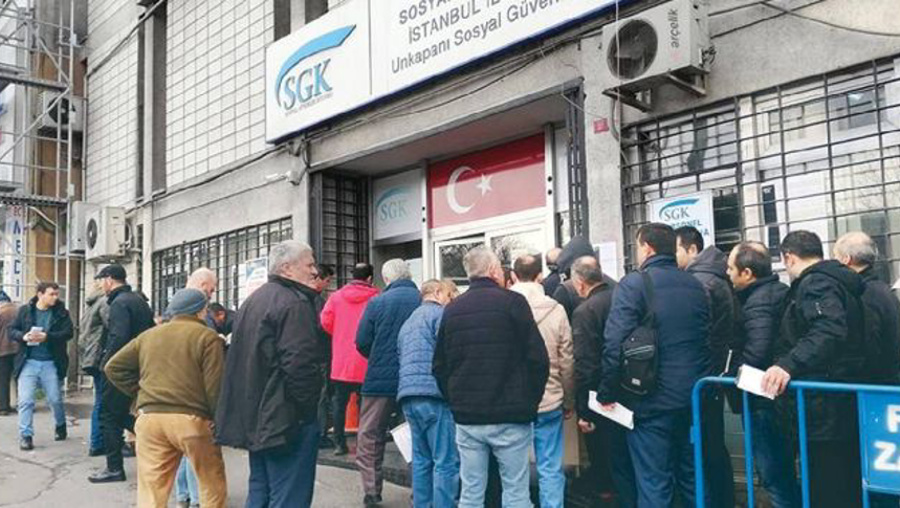 İşsizliğin yükü gençlerin omzunda