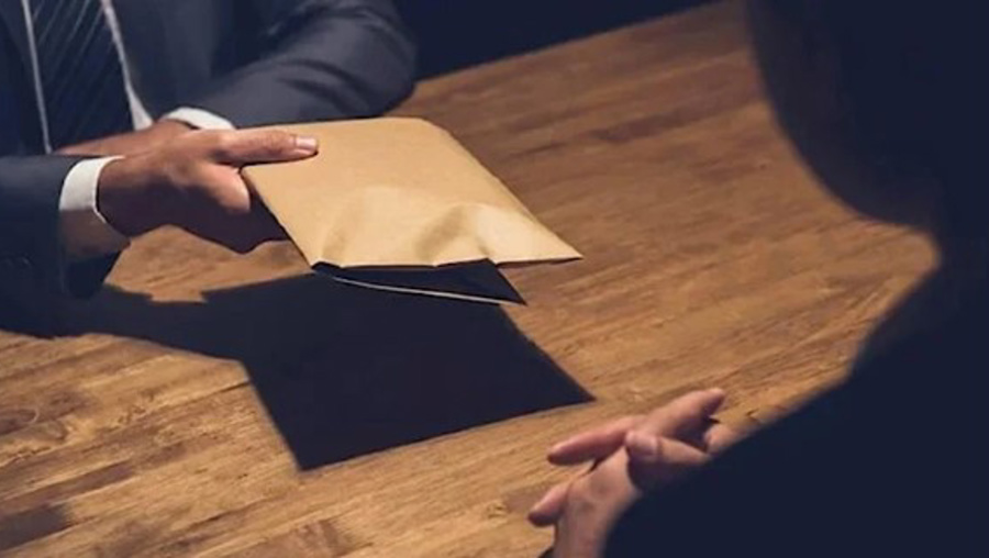 'Rüşvet meclis üyelerine dağıtıldı'