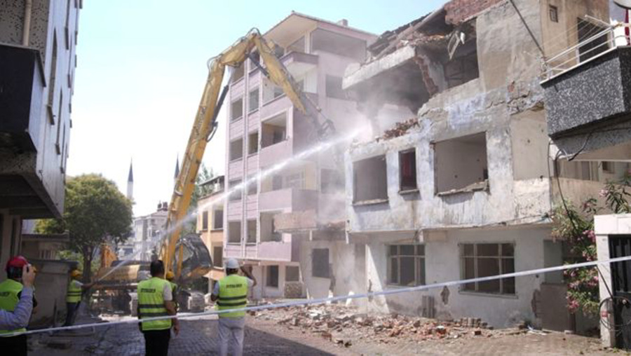 Riskli binalarda elektrik, su ve doğalgaz hatları kapanabilir