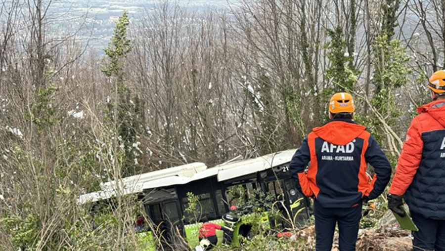Kocaeli'de belediye otobüsü şarampole devrildi: 39 yaralı
